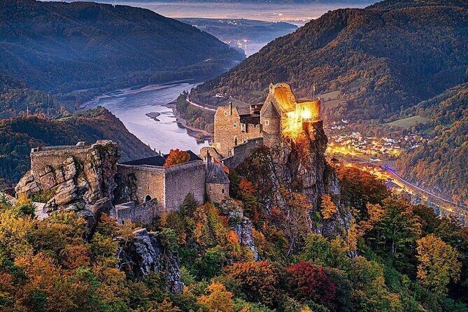 3 Castles & Wine Private Tour in Wachau Valley (incl. Melk Abbey) - Dürnstein: cobblestones, apricots, and the Richard the Lionheart story