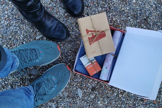 A box for a romantic walk in the city center of Vienna - Meeting point at Hotel Metropole: get the pickup right