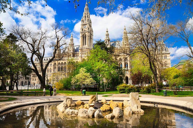 Bicycle tour - Vienna Complete - Vienna on two wheels: what you really get from a 3-hour loop
