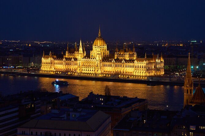 Budapest Small-Group Day Trip from Vienna with Local Guide - Vienna pickup and the long ride through Hungary