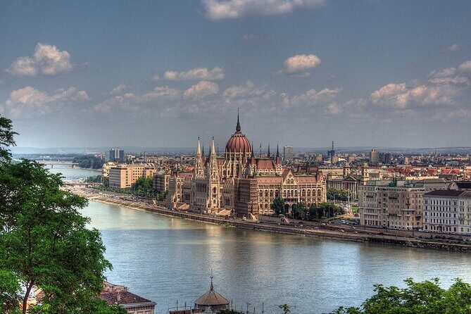 Budapest Small-Group Day Trip from Vienna with Local Guide - The main drawback: schedule intensity and guide style can vary
