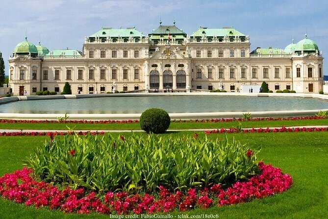 Christmas at Belvedere: 3hr Private Tour of Upper Palace & Market - Price and value: what $250 per person is really buying