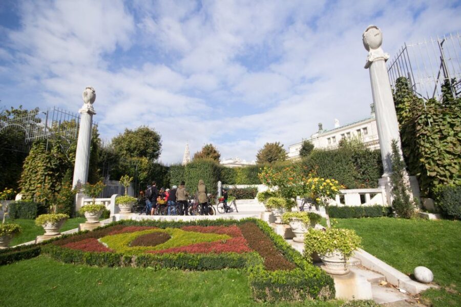 Classic Vienna: 3-Hour Guided Bike Tour - Guides Make the Difference: Storytelling, Humor, and Local Tips