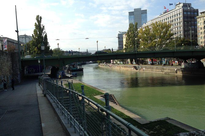 eBike Vienna 90min guided tour - use ebike for the whole day - Group Size: Why the Max 6 Matters More Than You Think