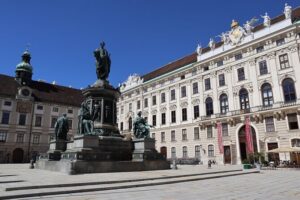 Empress Sisi - The Lady Di of Vienna - Meeting at Café Mozart and what “near public transport” means for you