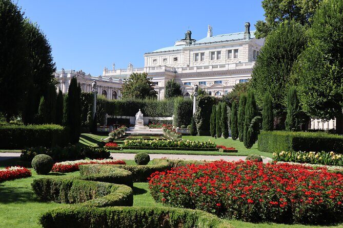 Empress Sisi - The Lady Di of Vienna - Capuchin Crypt: the Habsburg burial cult explained without the fog