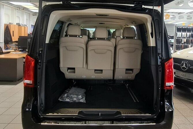 Exclusive green transfer - Your chauffeur’s job: luggage, timing, and peace of mind