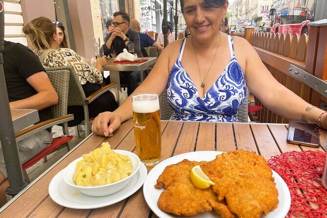 Food Tasting Tour in Hidden Gems of Vienna for Small Groups - Stop 3: Grüner Veltliner and Wiener sausage with goulash at Das Käuzchen