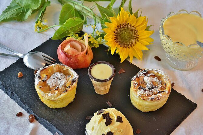 Food Tasting Tour in Hidden Gems of Vienna for Small Groups - How the guide and group size shape the whole night