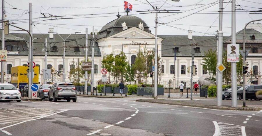 From Vienna: Bratislava Day Trip - Panorama Drive: Blue Church to Bratislava Castle for Serious Photo Stops