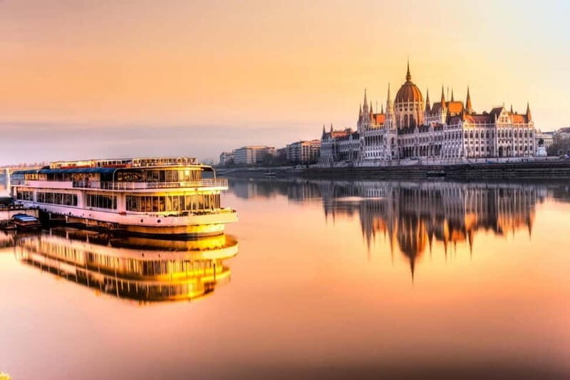 From Vienna: Budapest Group Day Trip - Castle District Baroque streets: the heart of Buda in 75 minutes