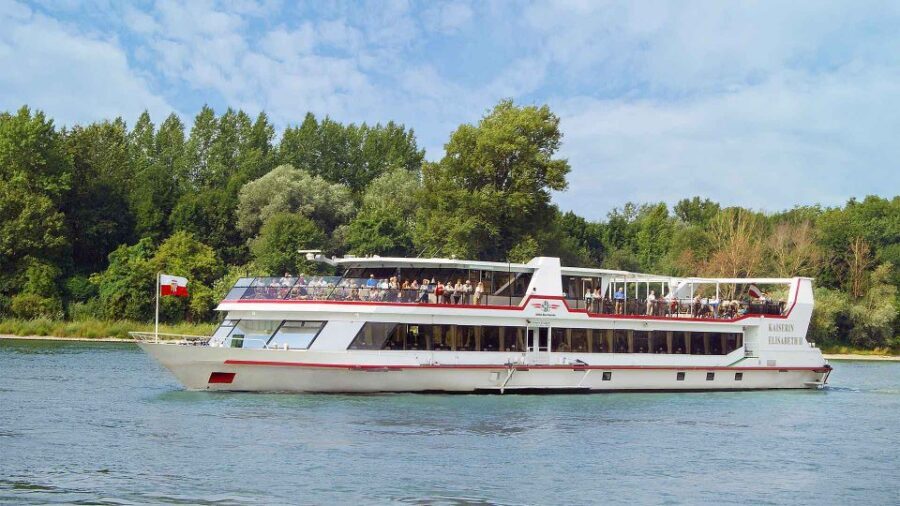 From Vienna: Dürnstein and Wachau Cruise - From Marina Wien to the Wachau: what the cruise leg feels like