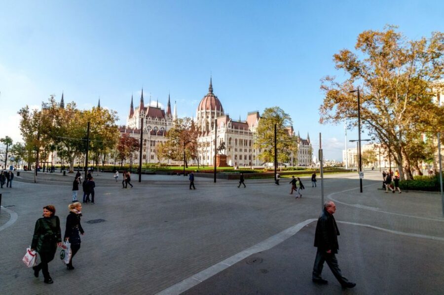 From Vienna: Guided Day Trip to Budapest - Heroes’ Square photo stop: your 30 minutes to get the big picture