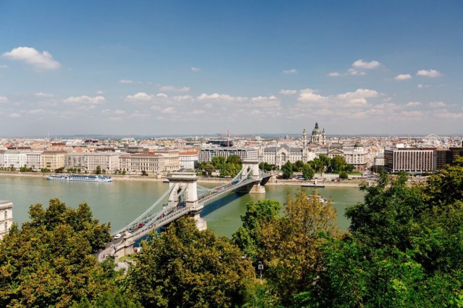 From Vienna: Guided Day Trip to Budapest - St. Stephen’s Basilica and the classic Pest focus