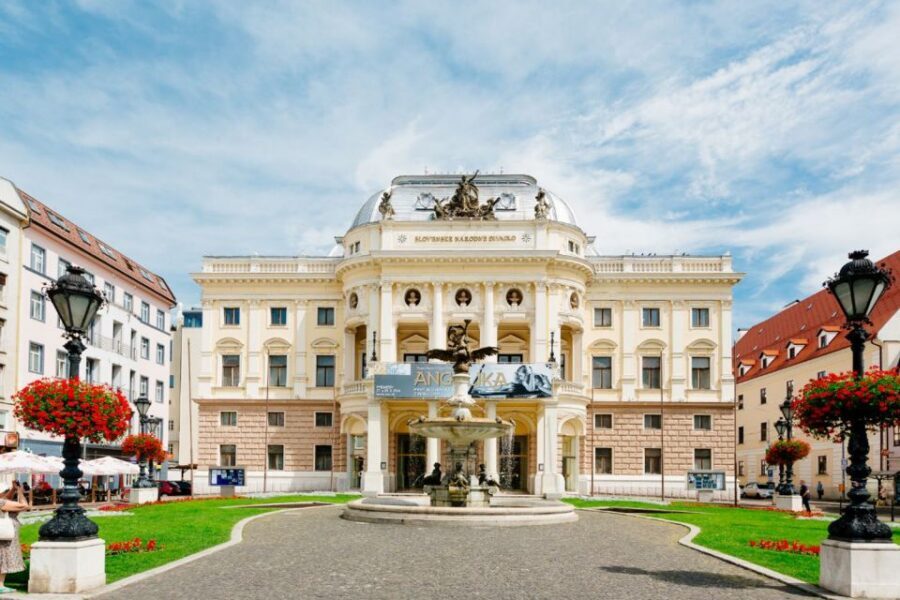 From Vienna: Guided Tour to Bratislava with Speed Boat Ride - Should you book this Bratislava day trip from Vienna?
