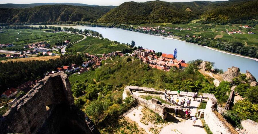 From Vienna: Wachau Valley Day Tour with Wine Tasting - Dürnstein First: Heuriger Vibes and the Story of Richard the Lionheart