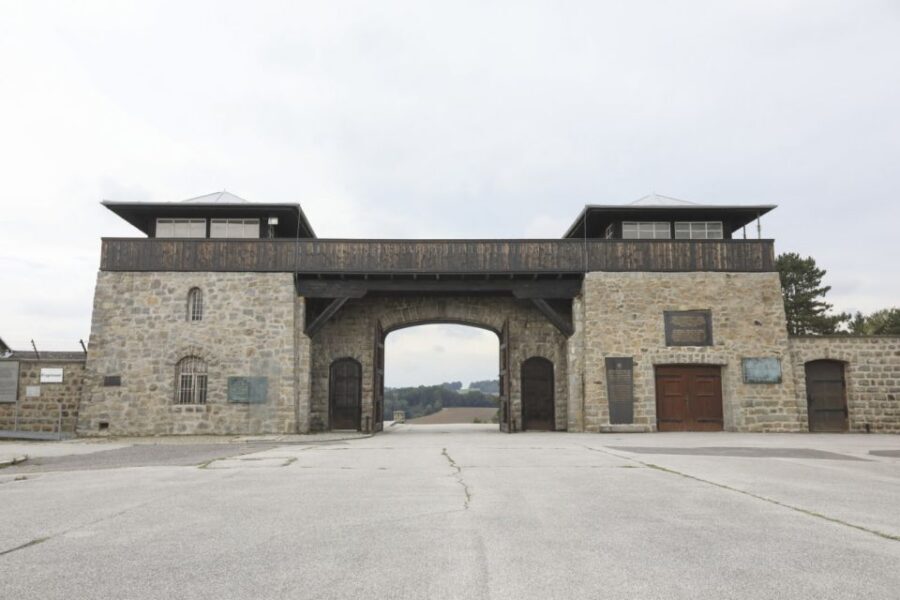 Full-Day Private Trip from Vienna to Mauthausen Memorial - SS-Quarters, prisoners’ barracks, the gas chamber, and the camp prison