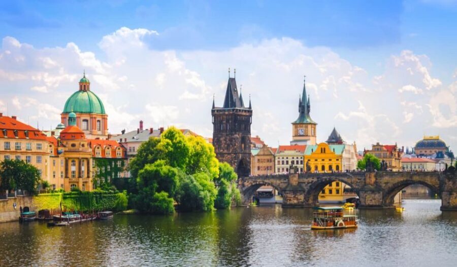 Full-Day Private Trip from Vienna to Prague - Key things that make this day trip work
