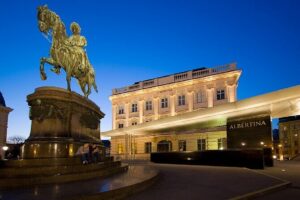 Fun & mobile scavenger hunt through Vienna - Mobile play rules: link access, no app, and 1-year timing