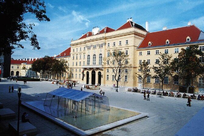 Fun & mobile scavenger hunt through Vienna - Stop 2: The Hofburg for a central-feeling mid-game boost