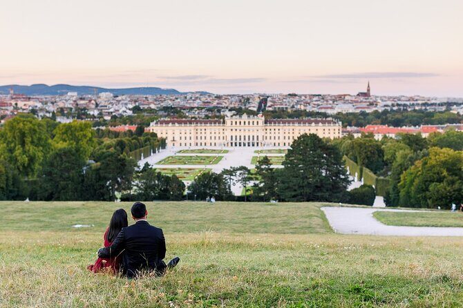 Guided Photoshoot Experience in Wien - Camera-shy? The coaching is the real feature