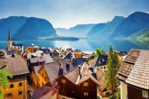Hallstatt Small-Group Day Trip from Vienna - Arriving in Hallstatt: getting oriented with a local walking tour