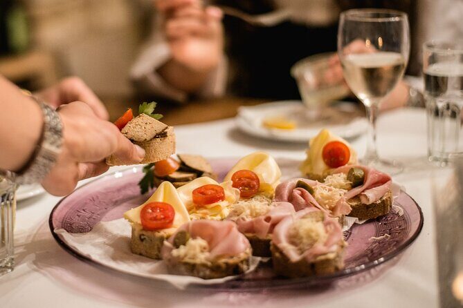 Hidden Wine Cellars Vienna - on the tracks of the Viennese wines - Wine and Snacks: Expect Tastings, Not a Drinking Marathon