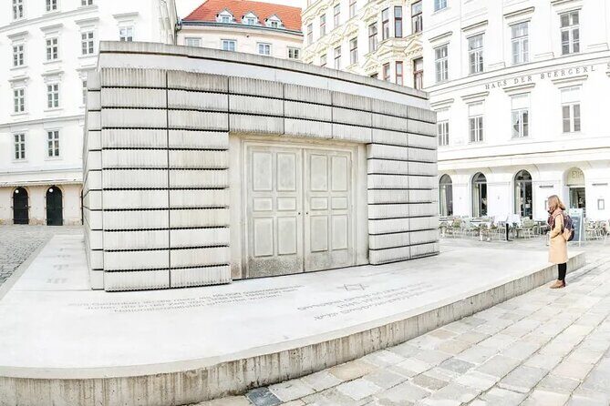 Historical Hitler Walking Tour of Vienna - Akademie der bildenden Kunste: the school that rejected Hitler