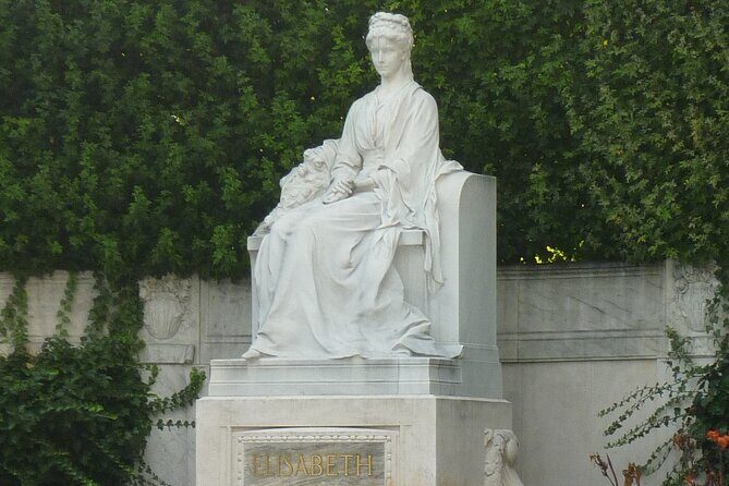 Introducing Vienna Walking Tour: The Capital of the Habsburgs - Albert and Maria Christina’s residence: drawing collections with global reach