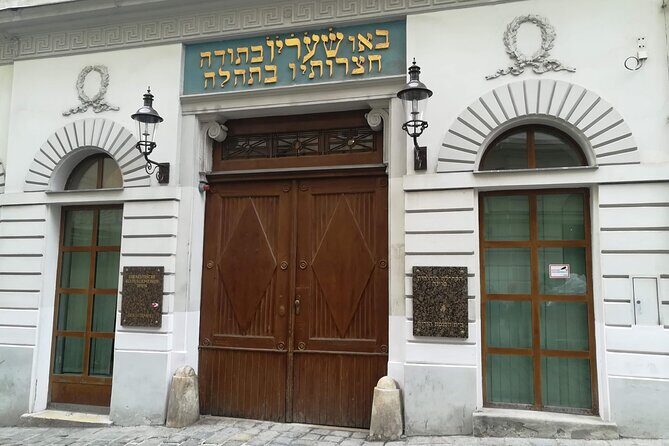 Jewish Vienna Walking Tour - Stop 2 at Nestroyhof Theater: Yiddish culture in an Art Nouveau façade