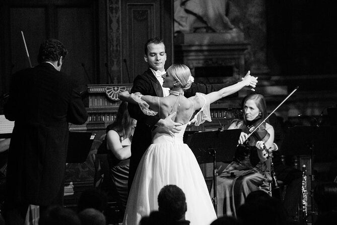 Konzerte der Wiener Royal Orchester - The Wiener Royal Orchester show: waltzes, vocals, and dance