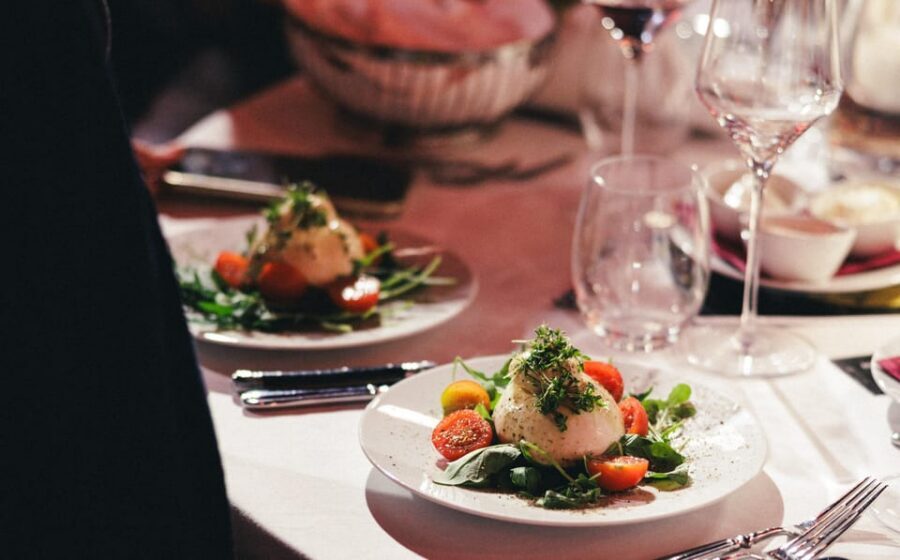Mirage Vienna: Burlesque Spectacular – Dinner Show - Timing and pacing: how the 3 hours usually feel