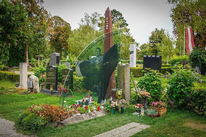 Mobile puzzle rally tour at the Vienna Central Cemetery - Timing and Walking: 1.5 Hours, About 4.5 km, Outdoors