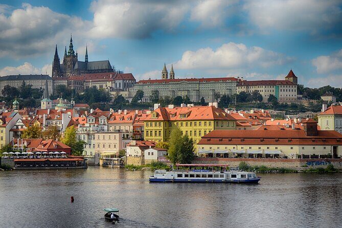 Prague Full-Day Guided Tour From Vienna - Prague Castle in About an Hour: How to Make One Hour Count