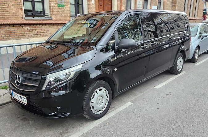 Private airport transfer in Vienna for up to 8 people in minibus - Communication and On-Time Service: Why the Reviews Matter