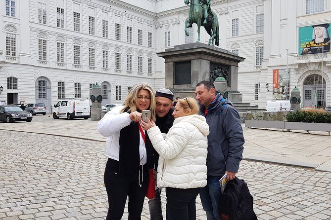 Private City Discovery walk - Historical Treasure hunt - Your 16-stop route through Inner City: what the walk feels like at each kind of location