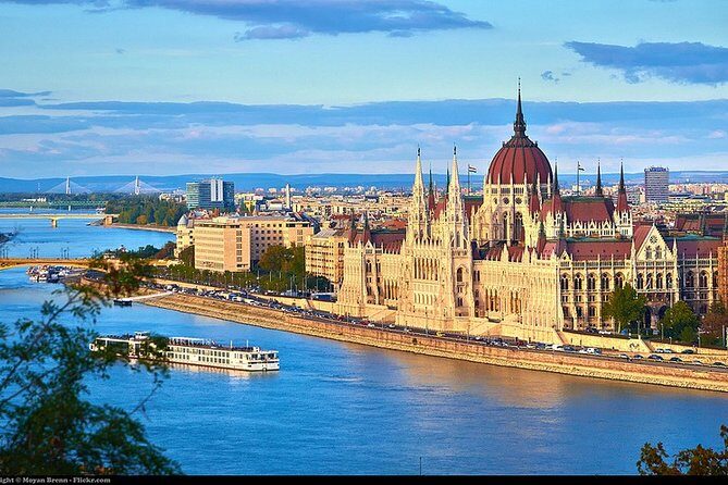 Private day tour to Budapest from Vienna - Matthias Church and Fisherman’s Bastion: tiny stops, iconic angles