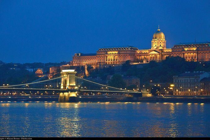 Private day tour to Budapest from Vienna - Night views and holiday traffic: what to expect when the clock gets tight