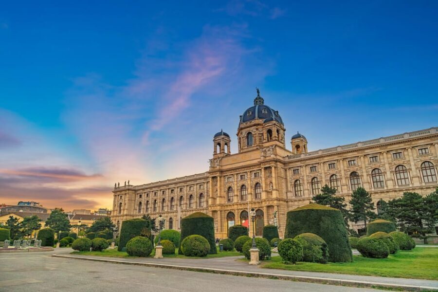 Private day trip from Budapest to Vienna and back - St. Stephen’s Cathedral and the Historic Center Walk
