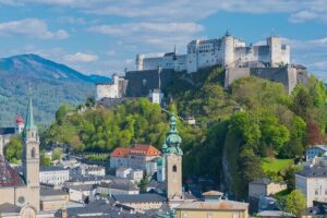 Private Full Day Trip to Hallstatt ,Salzburg and Melk from Vienna - Traunsee photo stop: Austria’s deepest lake break