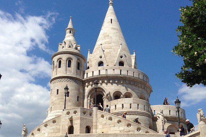 Private tour of Budapest with transfer from Vienna, Local Guide - Pickup, transfers, and the comfort trade-off in a one-day sprint