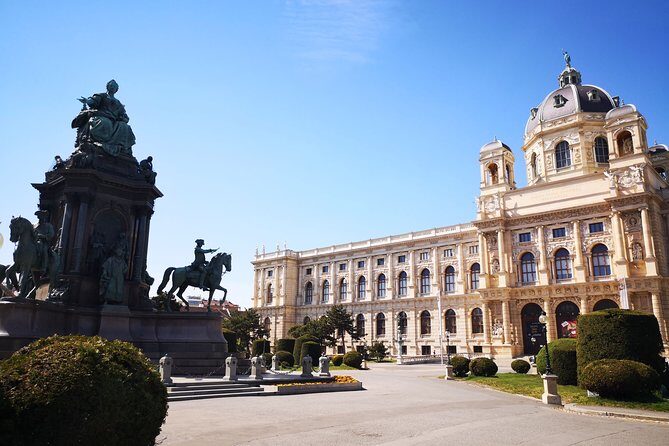 Private tour of historical Vienna with Jan - Hero’s Square, Maria Theresia, and Vienna’s museum district wow