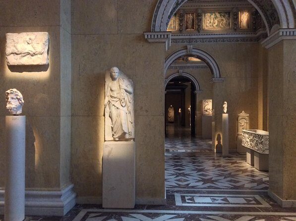 Private Tour of the Kunsthistorisches Museum: Secrets of Masterpieces | Tickets included - Meeting at Maria-Theresien-Platz: get oriented quickly