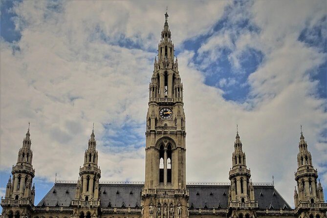 Private Vienna Evening Walk — Orientation for Your First Night - Meeting your guide in Vienna: pickup that keeps you from wasting time