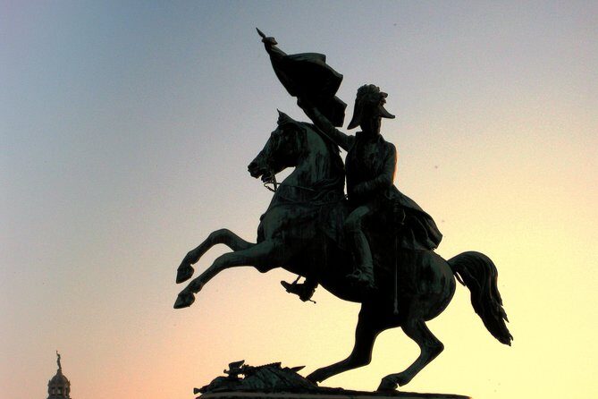 Private Vienna Evening Walk — Orientation for Your First Night - Stop 2: Heldenplatz and the weight of history on the balcony