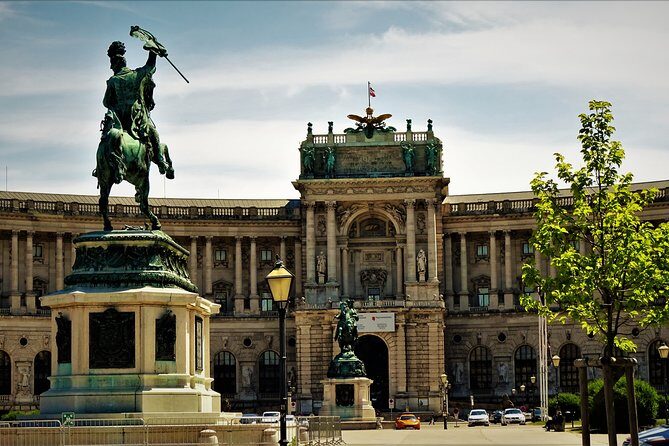 Private Vienna Highlights History Walk — WWII and Post War Vienna - Schwarzenbergplatz and the Soviet War Memorial: Liberation With a Complicated Shadow