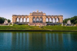 Private Vienna Historical Landmarks Tour - Your chauffeured setup: pickup, vehicle size, and the onboard comfort