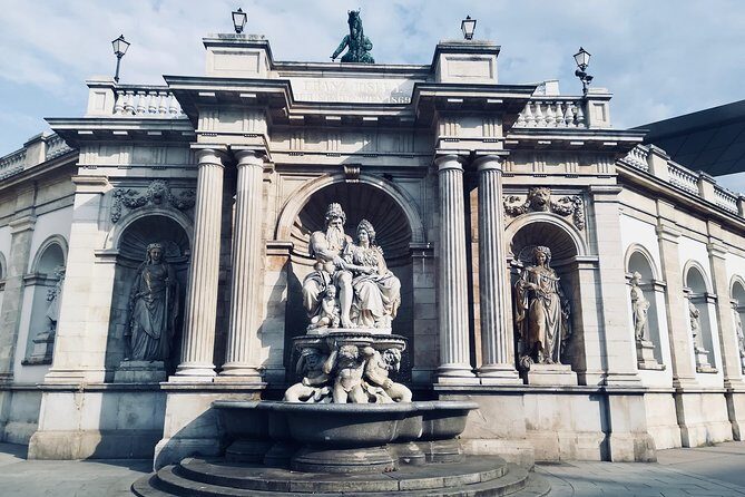 Private Vienna Walking Tour - A private Vienna walk that helps you read the city