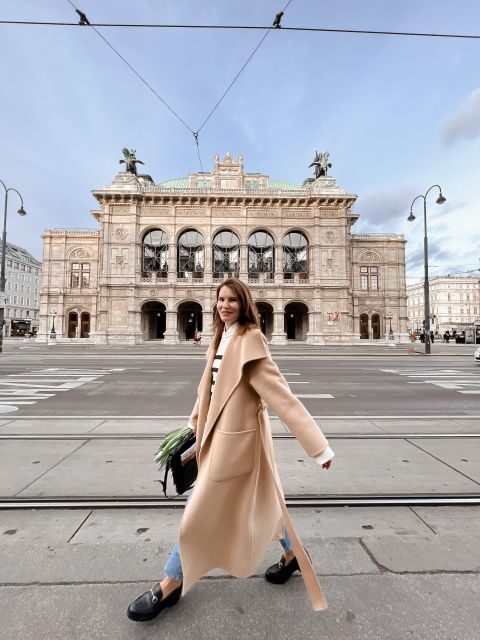 Professional Photoshooting in Vienna - Hofburg Palace and Michaelerplatz: imperial gates and baroque drama