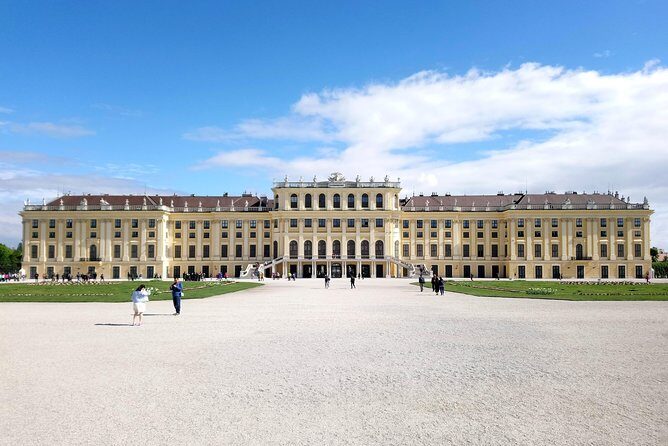 Schönbrunn Palace and Gardens Tour - Tour length, small-group feel, and the role of your historian guide